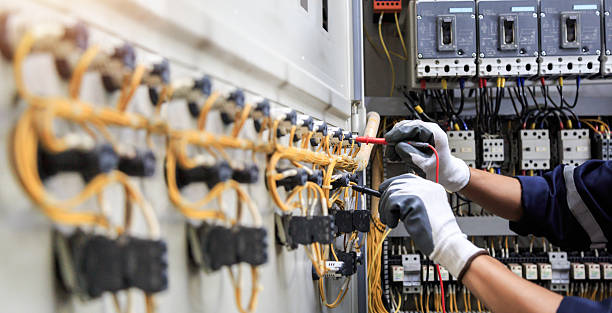 Professional Electrician technician working in Cortland, OH